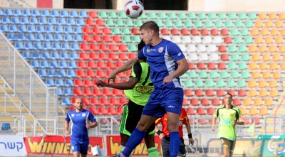 לובריץ´ מעל יבואה (יניב גונן) לובריץ´ מעל יבואה (יניב גונן)