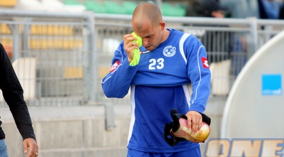 רביד גזל הפצוע יורד מהמגרש (יניב גונן) רביד גזל הפצוע יורד מהמגרש (יניב גונן)