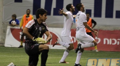 שלו מנשה ועוז ראלי חוגגים. הקשר לא ´צלצל´ לאמו לאחר שכבש (מור שאולי)