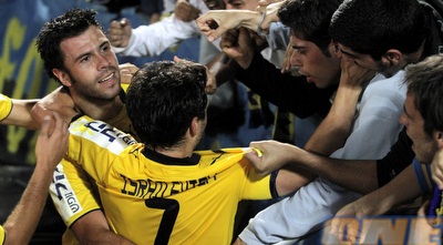 קולאוטי וישראלביץ´ חוגגים עם האוהדים (יוסי ציפקיס) קולאוטי וישראלביץ´ חוגגים עם האוהדים (יוסי ציפקיס)