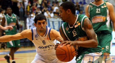 סילבן לנדסברג מול דרור חג´ג´. לא יגיע למכבי תל אביב (יניב גונן)