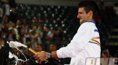 ג´וקוביץ´ עם השמפניה. החגיגות מתחילות (GettyImages)