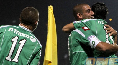 יניב קטן וליאור רפאלוב חוגגים (יוסי ציפקיס)