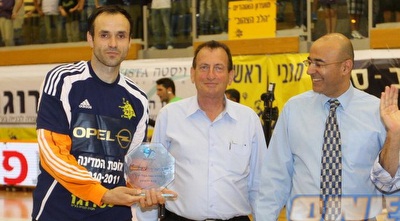 יוליאן סטראט. המצטיין של הדאבליסטית (שי לוי) יוליאן סטראט. המצטיין של הדאבליסטית (שי לוי)