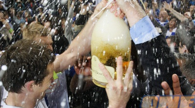 השמפניה נפתחת (רויטרס)