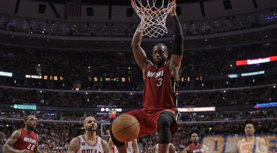 ווייד מטביע, בוזר יכול רק להתבונן (רויטרס) ווייד מטביע, בוזר יכול רק להתבונן (רויטרס)