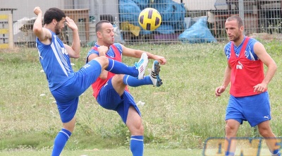 יניב לוזון (השמאלי). &qout;לרדת ליגה זה כתם&qout; (משה חרמון)