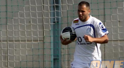 אחמד דיאב לוקח את הכדור למרכז המגרש אחרי השער (יניב גונן) אחמד דיאב לוקח את הכדור למרכז המגרש אחרי השער (יניב גונן)