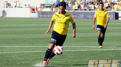 ברק יצחקי בועט את הפנדל (יניב גונן)