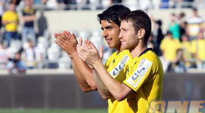 שרן ייני וריף פרץ מודים לאוהדים בסיום (יניב גונן)