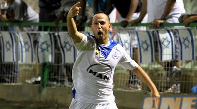 גיא צרפתי חוגג יתרון (שי לוי)