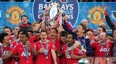 שחקני יונייטד עם הגביע (GettyImages)