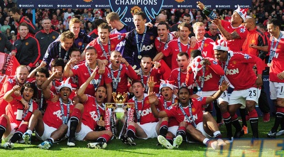 שחקני יונייטד עם הגביע (GettyImages)