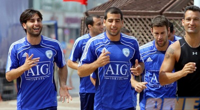 חיימוב (משמאל) במדי הנבחרת. הזימון העלה את מחירו (יניב גונן) חיימוב (משמאל) במדי הנבחרת. הזימון העלה את מחירו (יניב גונן)