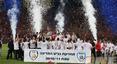 הרמת הגביע בעונה שעברה של הפועל. הציל לה את העונה (עמית מצפה) הרמת הגביע בעונה שעברה של הפועל. הציל לה את העונה (עמית מצפה)