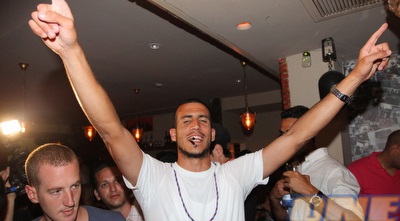 אביחי ידין חוגג את הזכיה בגביע (שי לוי) אביחי ידין חוגג את הזכיה בגביע (שי לוי)