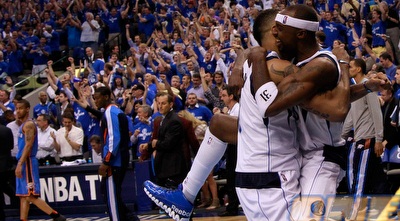 שון מריון מרים את ג&acute;ייסון טרי באוויר (GettyImages)
