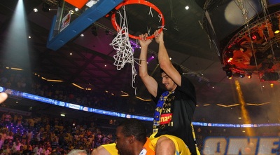 ליאור אליהו רוצה לקחת גם את הטבעת (שי לוי) ליאור אליהו רוצה לקחת גם את הטבעת (שי לוי)