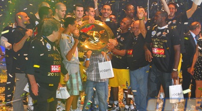 מכבי חוגגת אליפות (שי לוי) מכבי חוגגת אליפות (שי לוי)