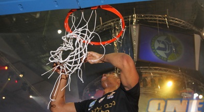 ריצ´רד הנדריקס גוזר רשת בפעם הראשונה בקריירה (שי לוי) ריצ´רד הנדריקס גוזר רשת בפעם הראשונה בקריירה (שי לוי)