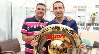 בלאט עם צלחת האליפות בארץ. פה אין את אוברדוביץ´.. (מור שאולי) בלאט עם צלחת האליפות בארץ. פה אין את אוברדוביץ´.. (מור שאולי)