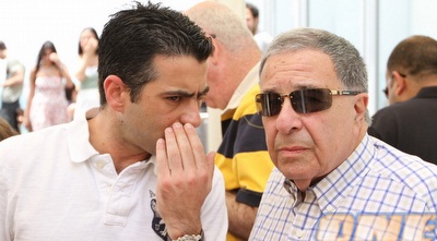 אבן לוחש על אוזנו של מזרחי. וון הרשים את מחלקת הסקאוטינג של מכבי ת&qout;א (מור שאולי) אבן לוחש על אוזנו של מזרחי. וון הרשים את מחלקת הסקאוטינג של מכבי ת&qout;א (מור שאולי)