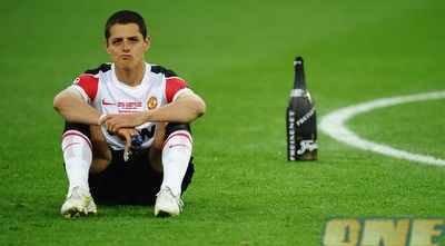 צ´יצ´אריטו מאוכזב לצד בקבוק שמפניה ריק (GettyImages)