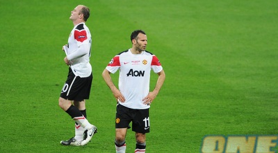 גיגס ומסי מבינים שהגביע לא ינחת במנצ´סטר (GettyImages)