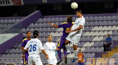 טל שמעיה עולה לכדור גובה (שי לוי)