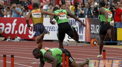 ראיין ברית´וויט נופל במהלך ריצת ה-110 משוכות