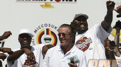 פט ריילי, שאקיל אוניל ודוויין ווייד נהנים מהחיים (GettyImages) פט ריילי, שאקיל אוניל ודוויין ווייד נהנים מהחיים (GettyImages)