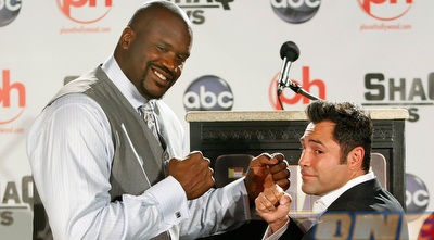 שאק ואוסקר דה-לה הויה. גם להתאגרף הוא ידע (GettyImages) שאק ואוסקר דה-לה הויה. גם להתאגרף הוא ידע (GettyImages)