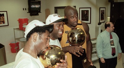 שאקיל, מג´יק וקובי. &qout;הוא שלט גם מחוץ למגרש&qout; (GettyImages) שאקיל, מג´יק וקובי. &qout;הוא שלט גם מחוץ למגרש&qout; (GettyImages)