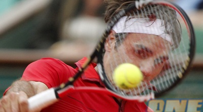 רוג´ר פדרר במהלך המשחק. מסמן את ווימבלדון כמטרה (רויטרס)