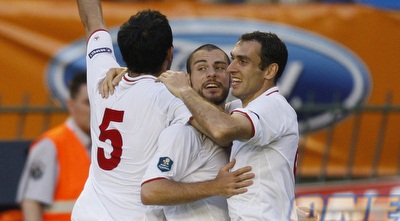 גאורגיה חוגגת את היתרון (רויטרס) גאורגיה חוגגת את היתרון (רויטרס)