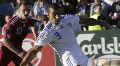 טל בן חיים בועט את הפנדל (רויטרס)