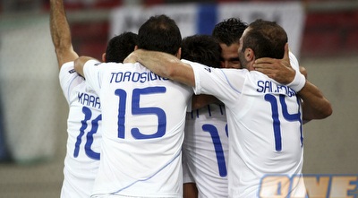 שחקני יוון חוגגים (רויטרס)