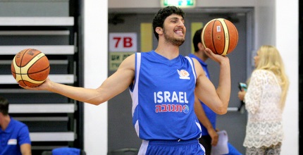 ליאור אליהו. יחסר אף הוא (משה חרמון)