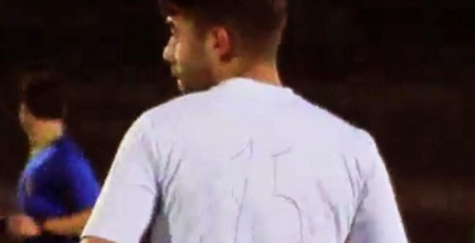 שחקן הקבוצה עם החולצה המאולתרת (מערכת ONE)