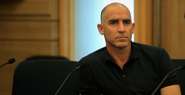 איציק קורנפיין (אורן בן חקון)