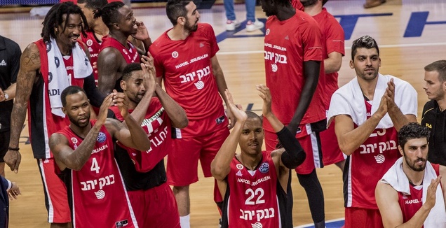 שחקני הפועל ירושלים בסיום (FIBA)