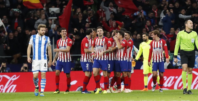 שחקני אתלטיקו מדריד חוגגים על פיליפה לואיס (La Liga)