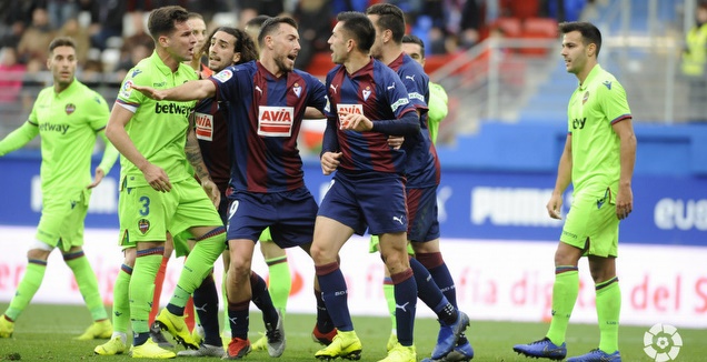 שחקני אייבר ולבאנטה מתעמתים (La Liga)