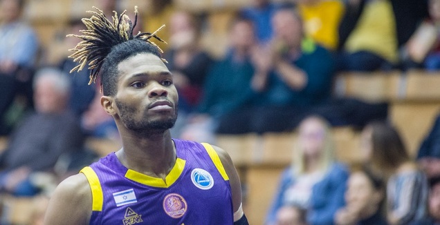 קורי וולדן במשחק בהונגריה (FIBA)