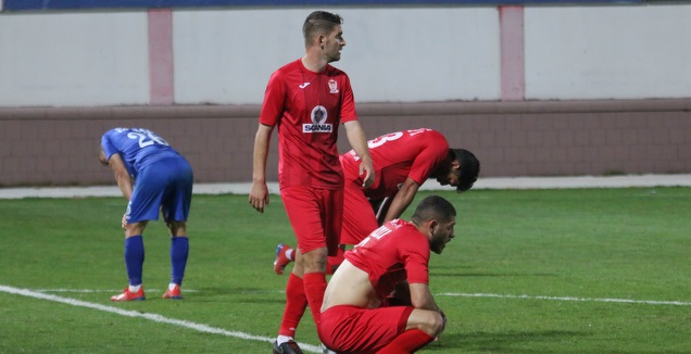 שחקני בני סכנין מאוכזבים (אחמד מוררה)