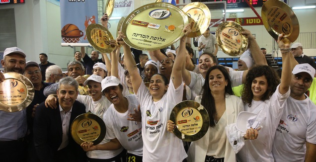 אליצור רמלה חוגגת אליפות (שחר גרוס)