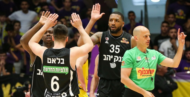 תמיר בלאט וטיישון תומאס חוגגים (איציק בלניצקי)