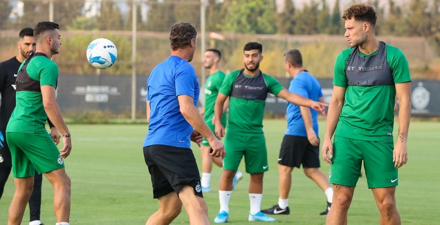 ווילדסחוט (מימין) באימון מכבי חיפה (איציק בלניצקי)