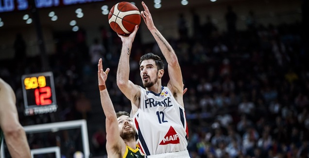 ננדו דה קולו בפעולה (FIBA)