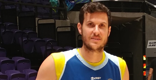 גיא פניני חוזר להתאמן (דוברות הפועל חולון) (מערכת ONE)